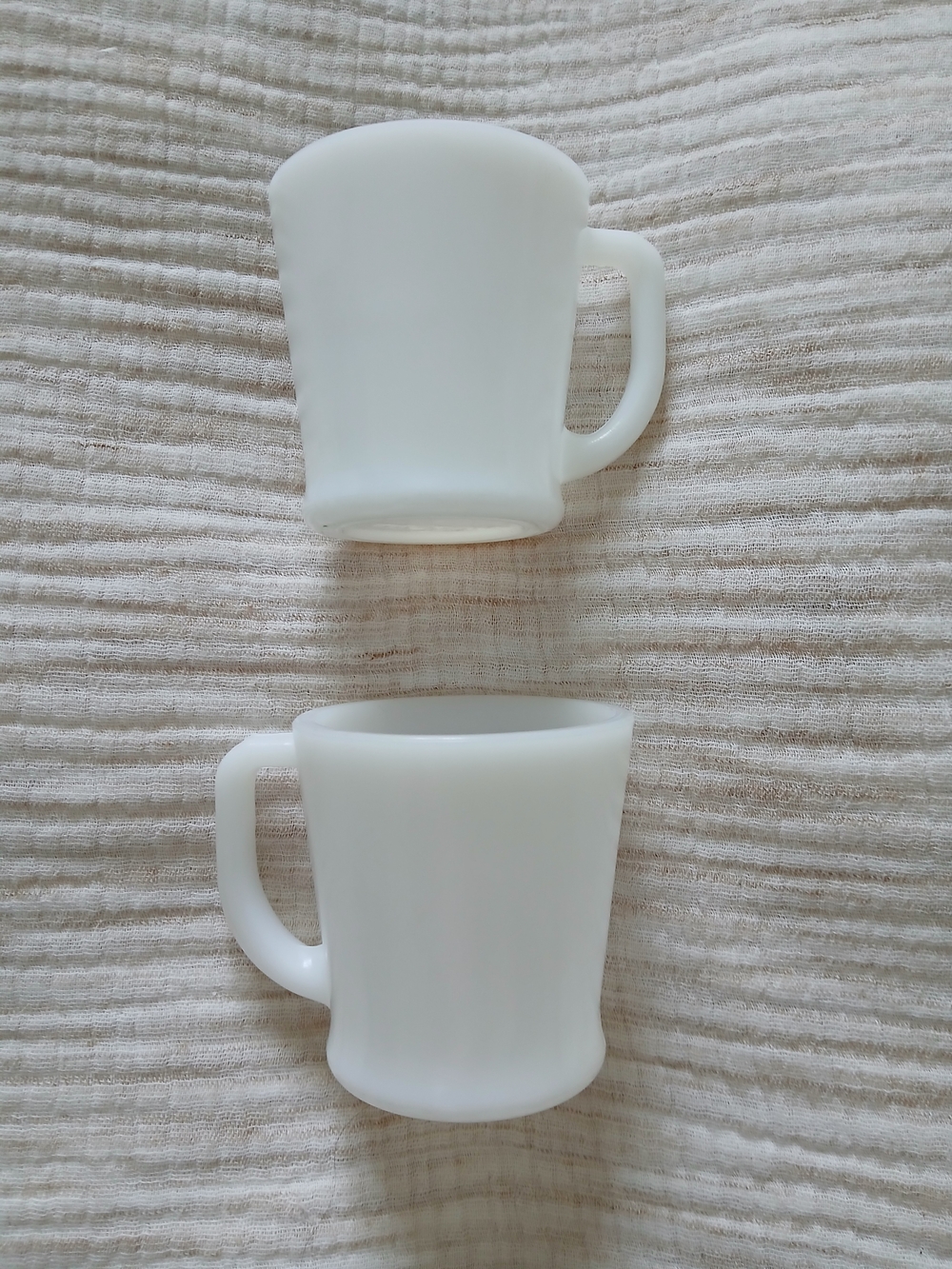 (2/20$)Classic White Milk Glass Coffee Mugs - Set of 2